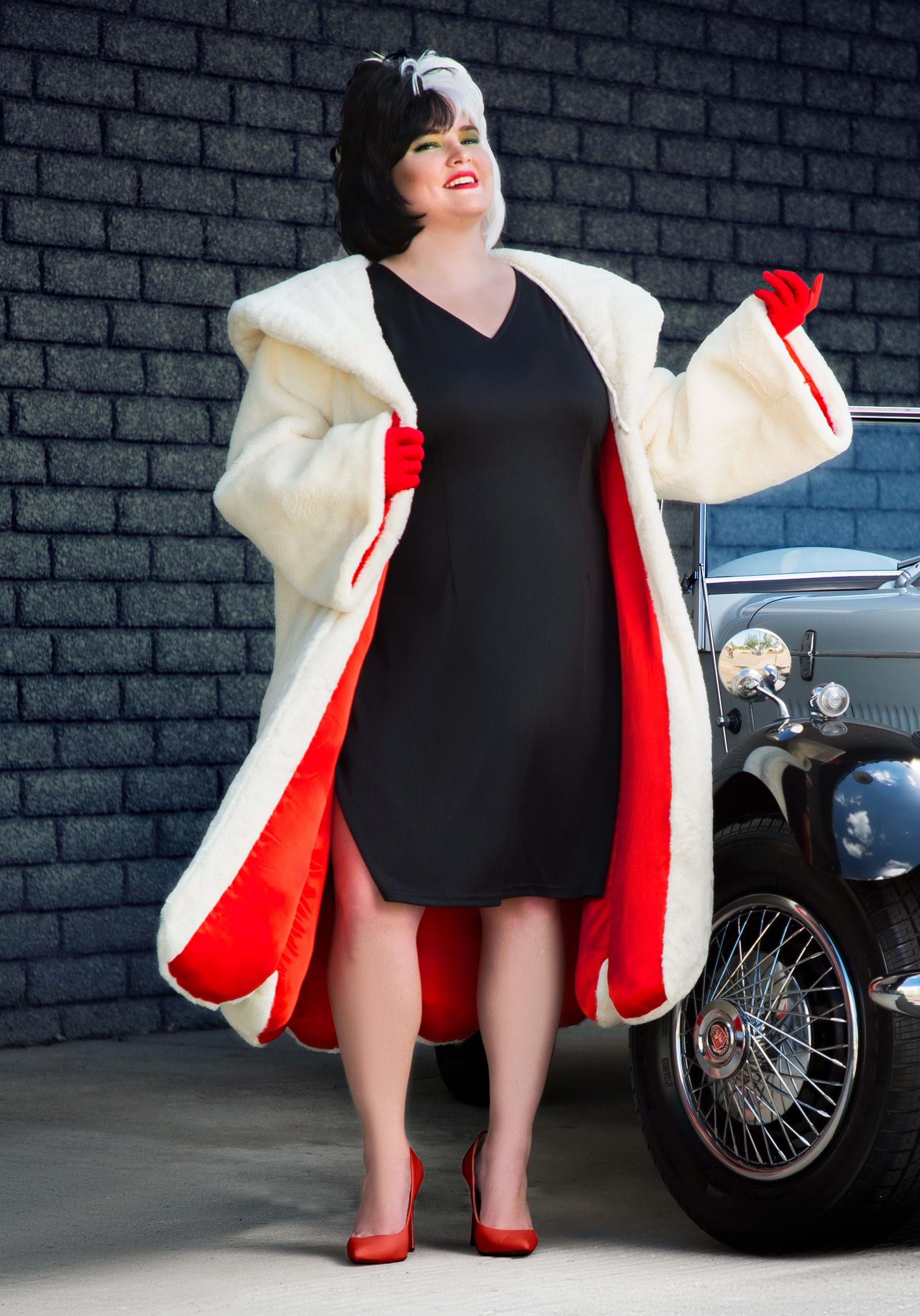 Plus Size Cruella De Vil Women's Deluxe Coat Costume
