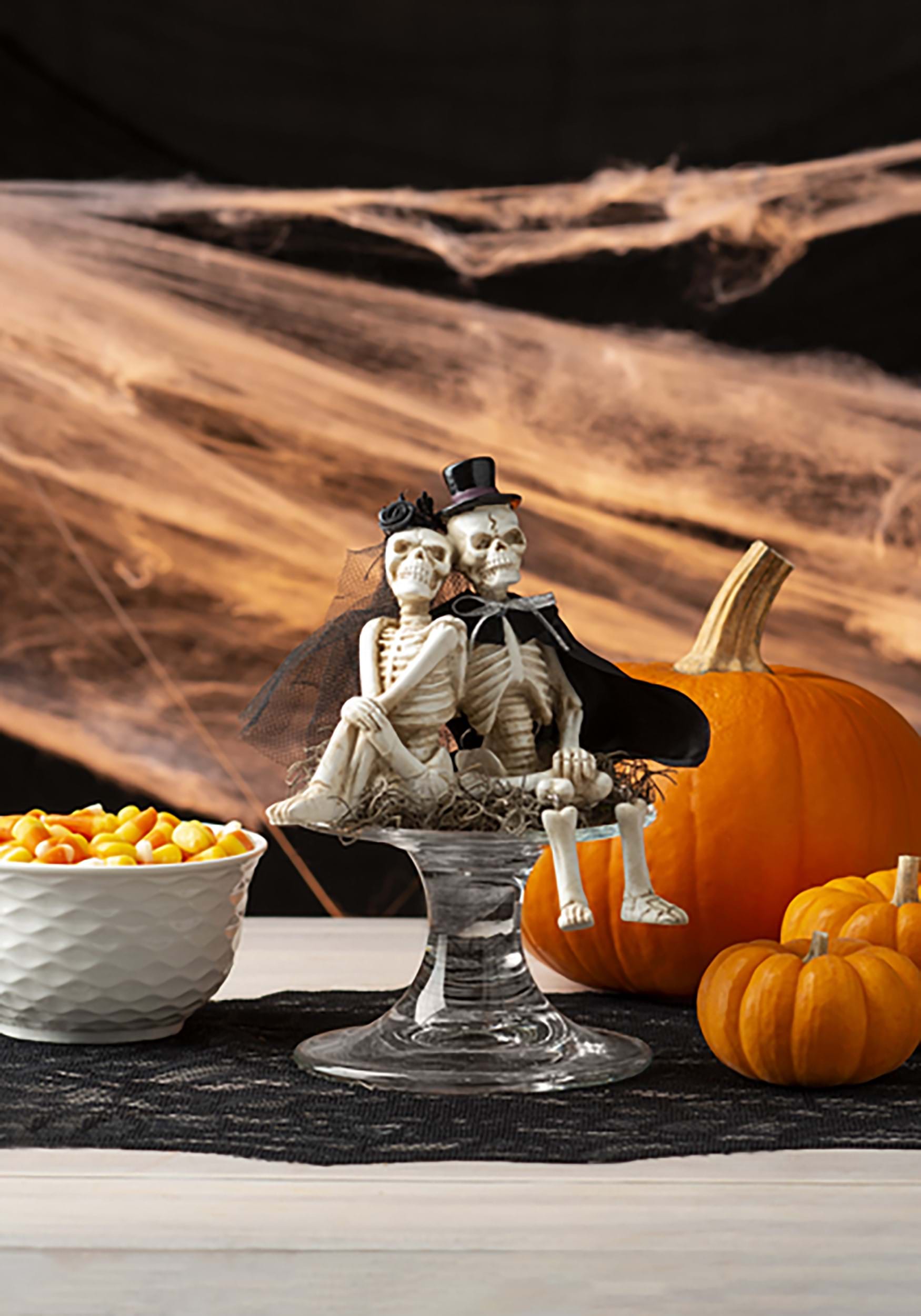 Spooktakular Skeleton Couple Figure